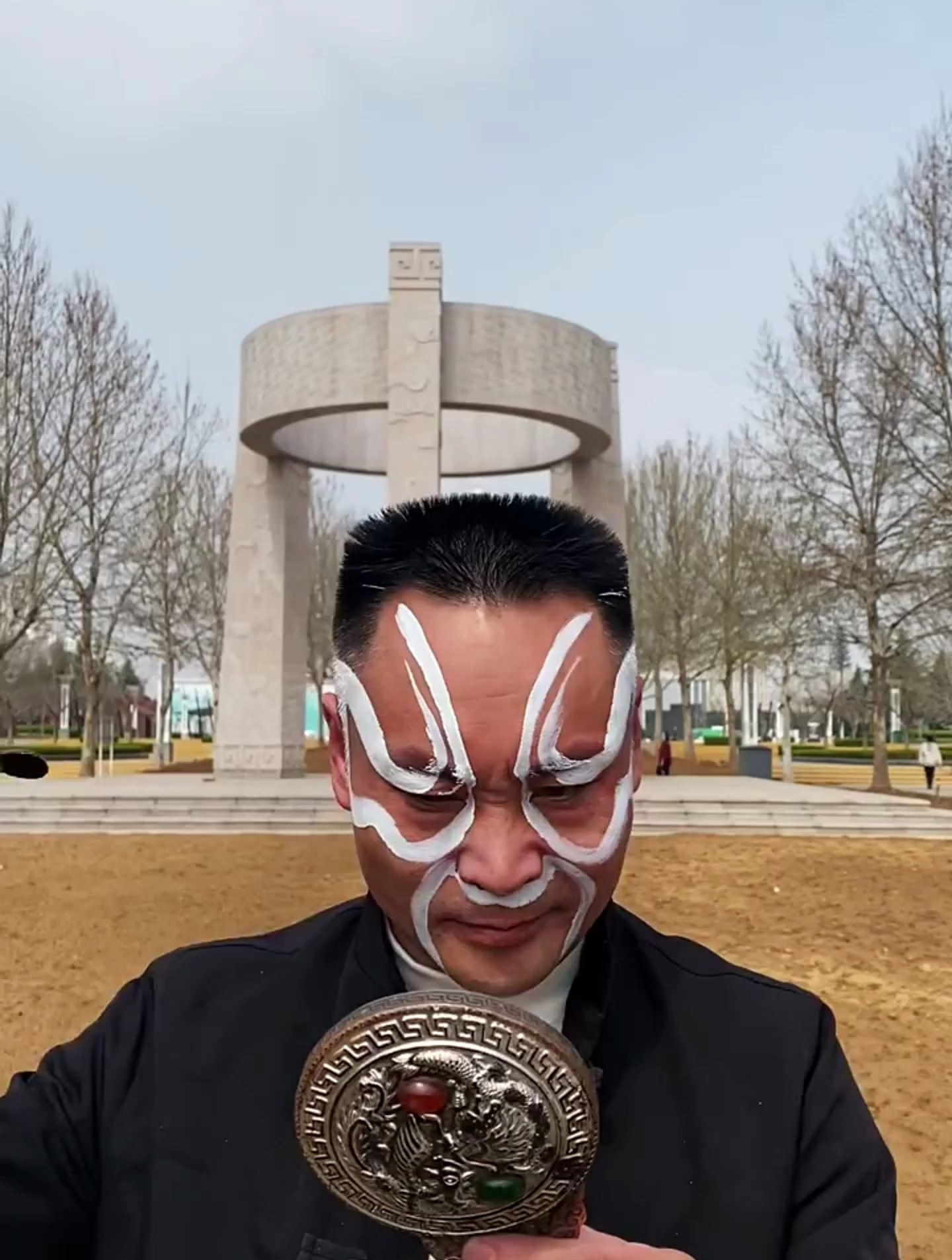 这个脸谱在京剧中属于那种画法有知道的吗