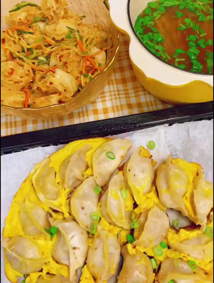 麻酱味超浓的凉拌面藕,搭配抱蛋水饺
