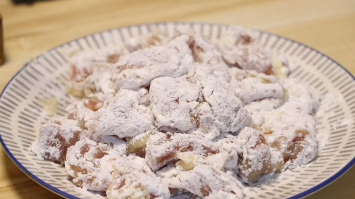 菠萝咕咾肉这样做才好吃,做法简单,里脊外酥里嫩,酸爽开胃