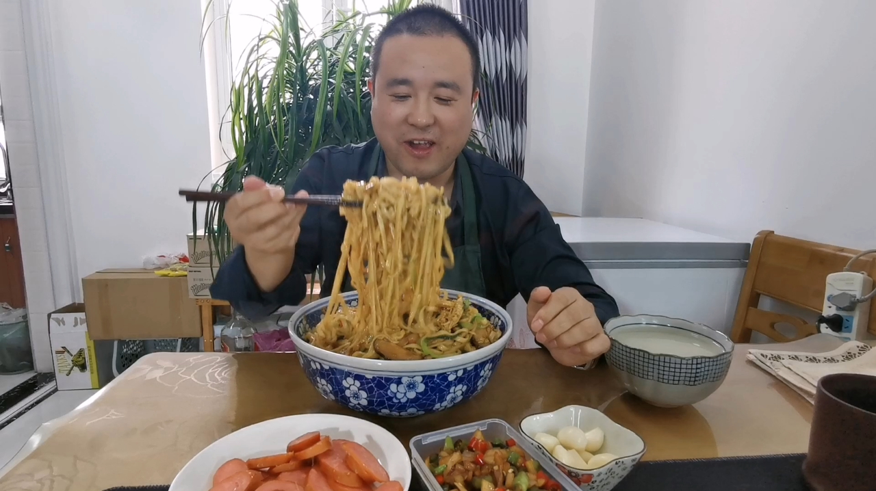 香菇油菜这样做,没想到这么好吃,再加3个鸡蛋拌面超级香吃嗨了