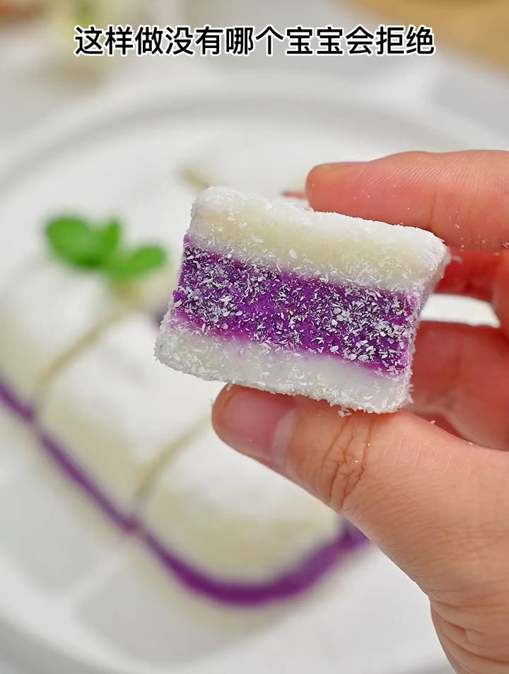 用山药和紫薯做成小方糕,软糯香甜,孩子爱吃