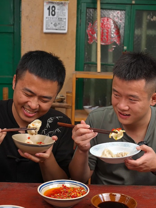 你们那边吃饺子蘸什么呢?搞笑 段子