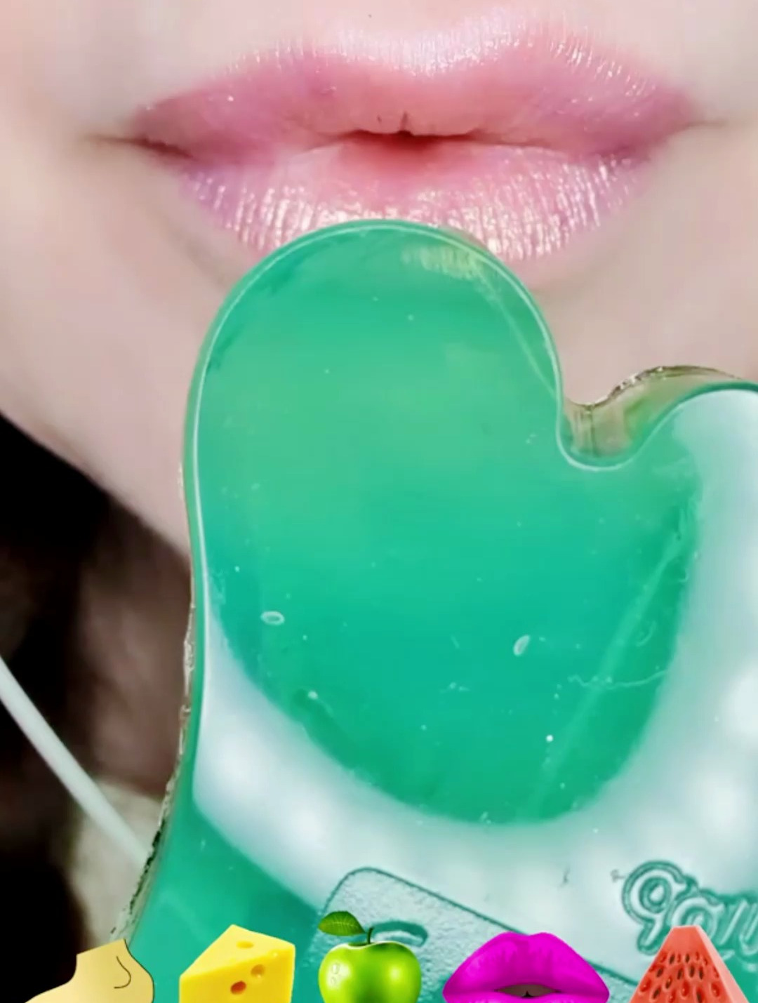 大脚板果冻 乳酪冰块 花生酱 青苹果