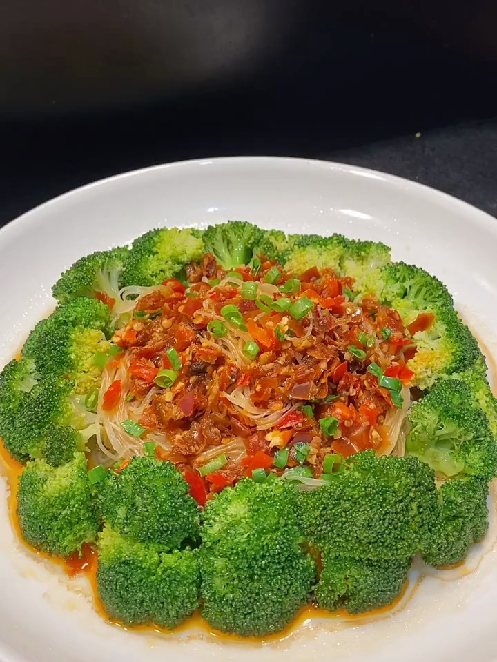 今天分享不一样的新吃法,这样做的西兰花您喜欢吗?