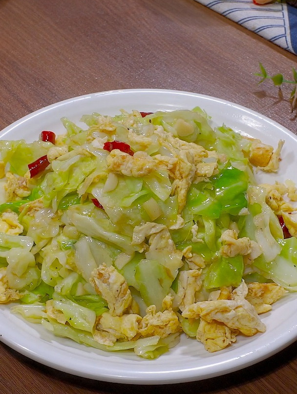 家庭版包菜炒鸡蛋做法