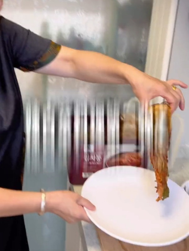 辣白菜料理第二弹之辣白菜炒饭!超级无敌简单的做法但是巨好吃!