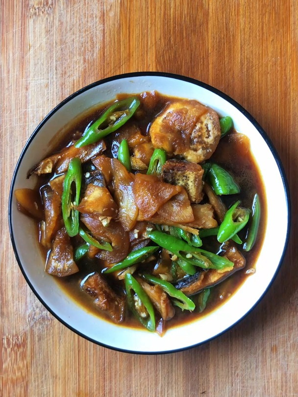 红烧茄子做法,分享一道茄子红烧咸鱼块