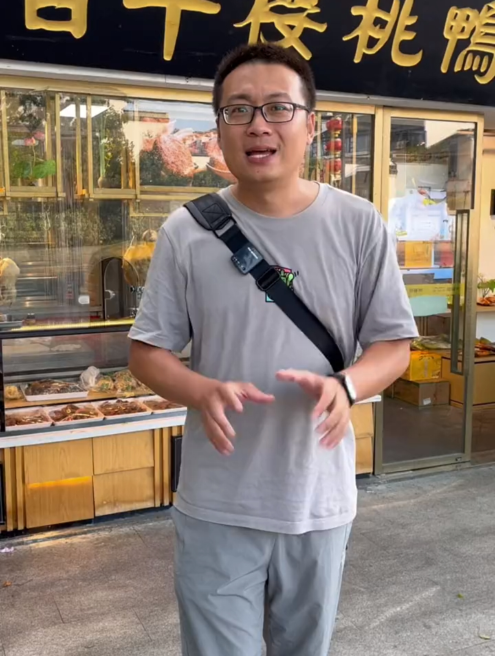 你们都说家门口卤菜店的鸭子好吃,现在樱桃鸭18.8就能买半只