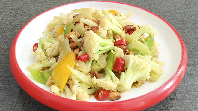 大厨教你菜花正确做法,又嫩又绿超好吃,上桌瞬间被扫光