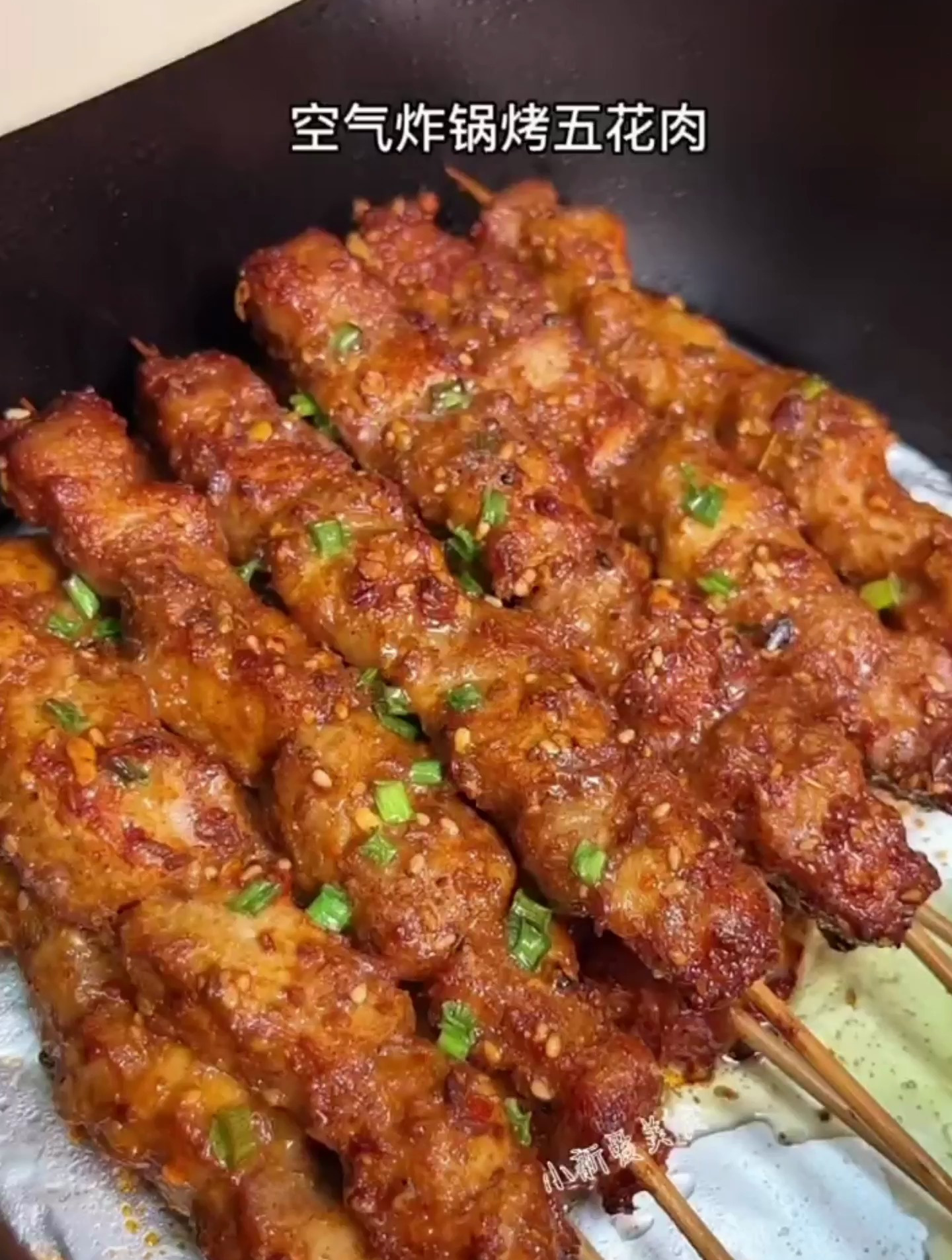 滋滋冒油的五花肉串一定要安排了,外焦里嫩,肥而不腻太香了