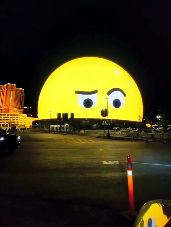快带你的那个他来看拉斯维加斯耗资23亿美元巨型Emoji表情