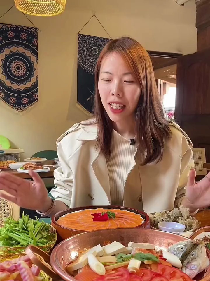 丽江特色美食三文鱼 在这里可以实现一鱼六吃哦