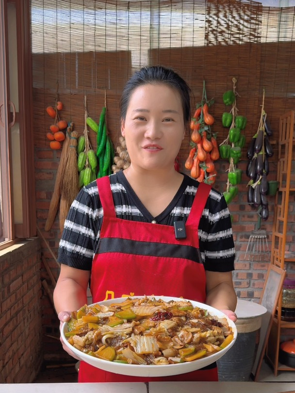 朵朵今天做的猪肉炖粉条,香而不腻,简单好做太好吃了