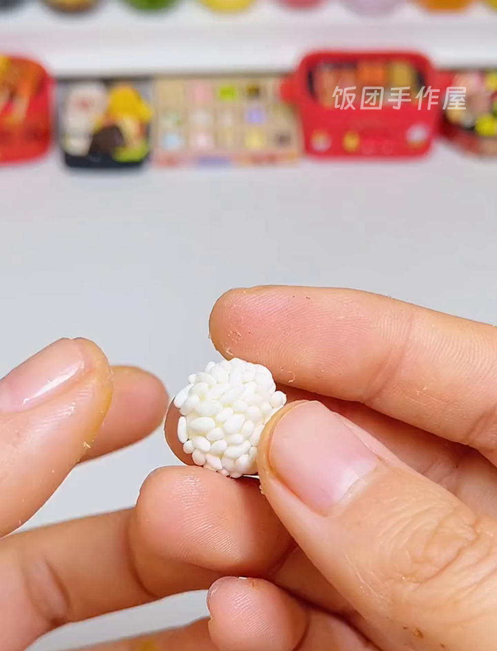 晚上开饭了,来份超萌的HELLOKITTY造型咖喱饭,别错过哦～