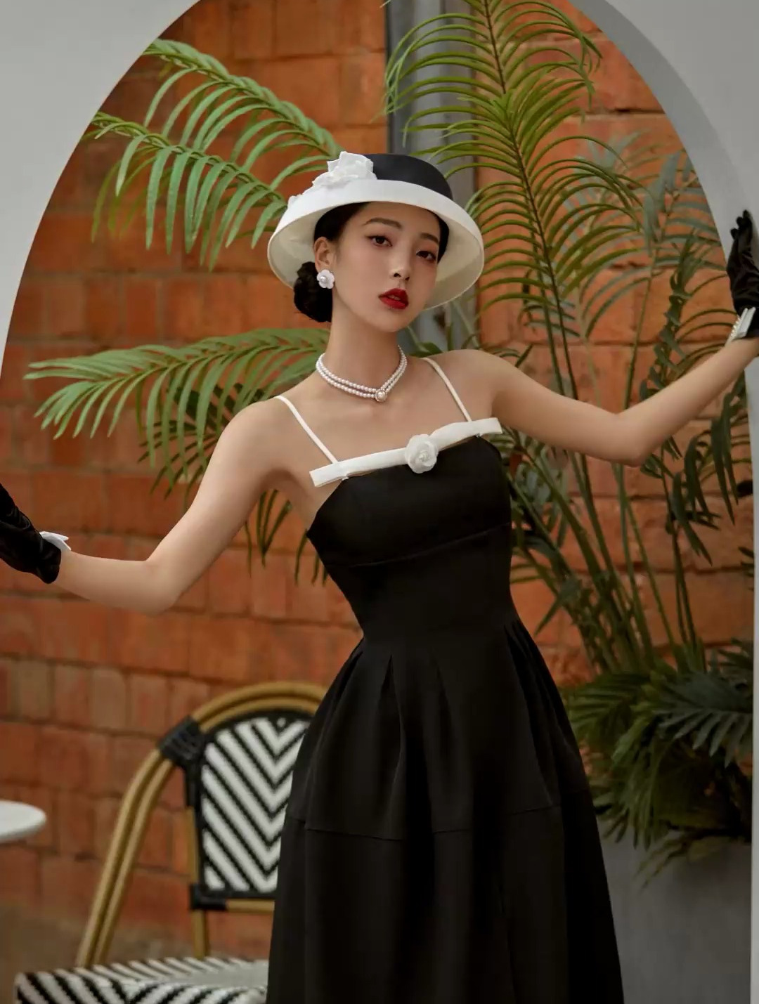 咖啡厅拍法式优雅名媛下午茶的照片,教你4个万能拍照姿势