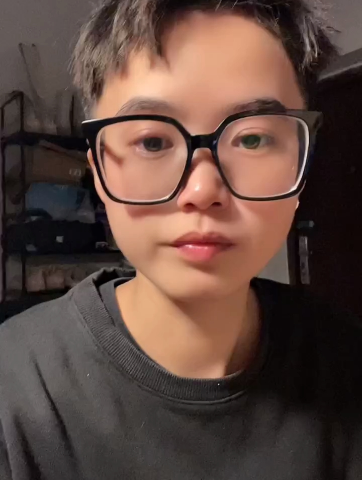 今晚宵夜卤味鸭霸王配啤酒