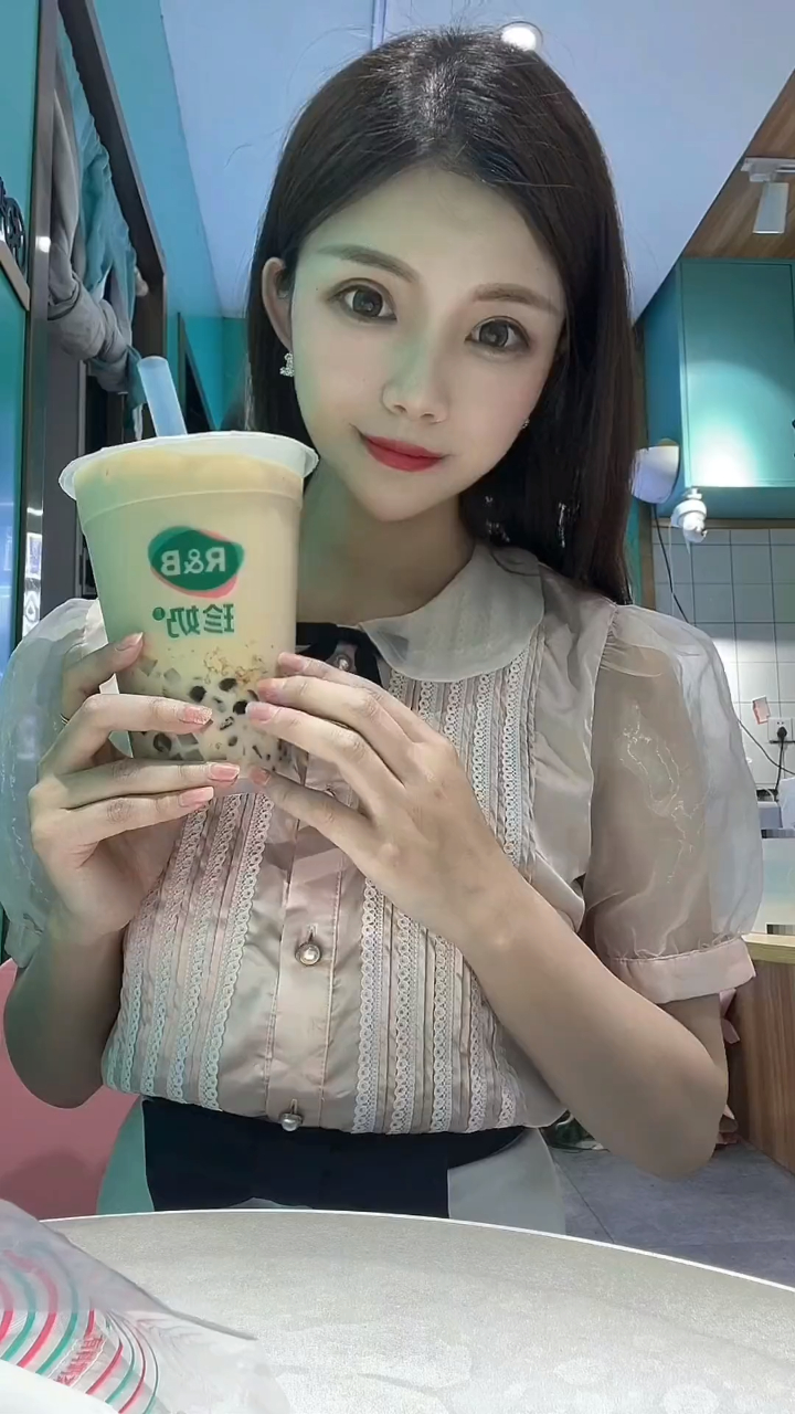 什么都有福利来咯,12.8,每人xian两杯哦