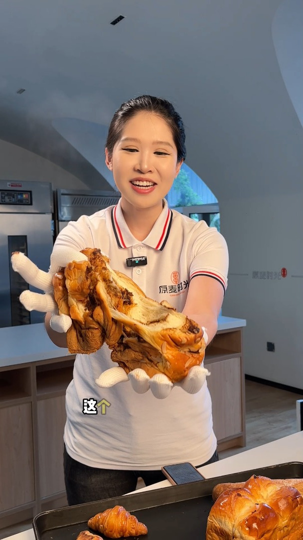 新鲜出炉的黑糖大吐司