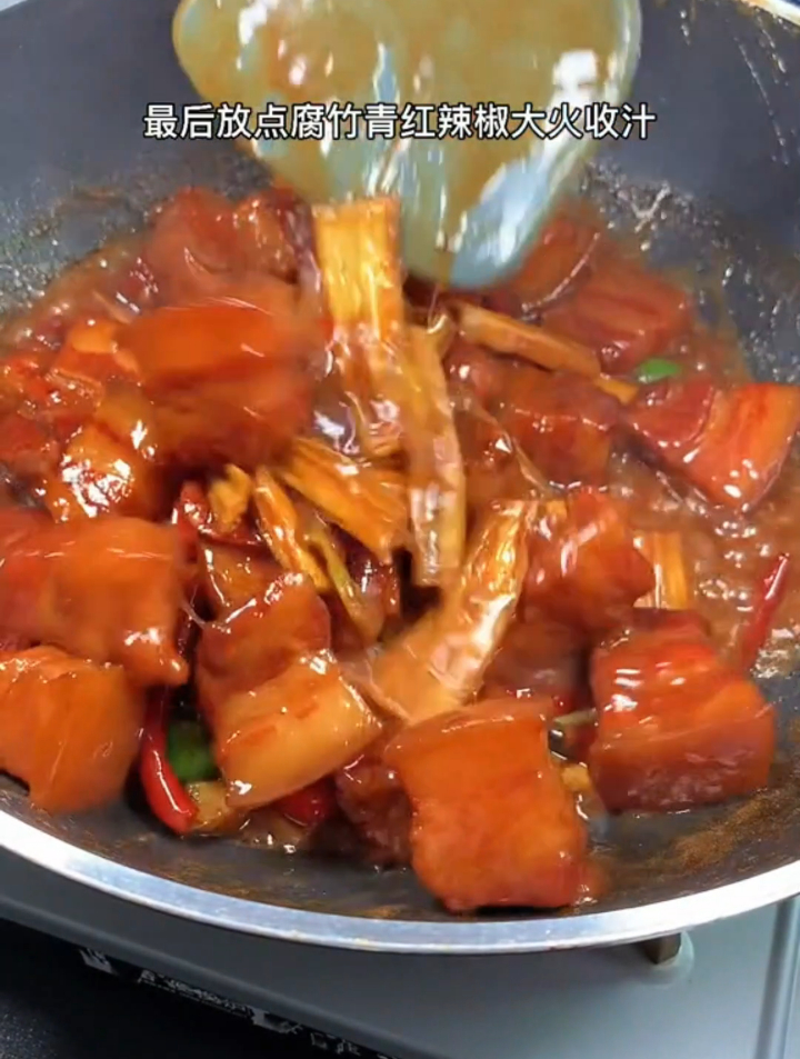 其实做红烧肉真的特别简单,不信试试我这个方法,一次你就变大厨