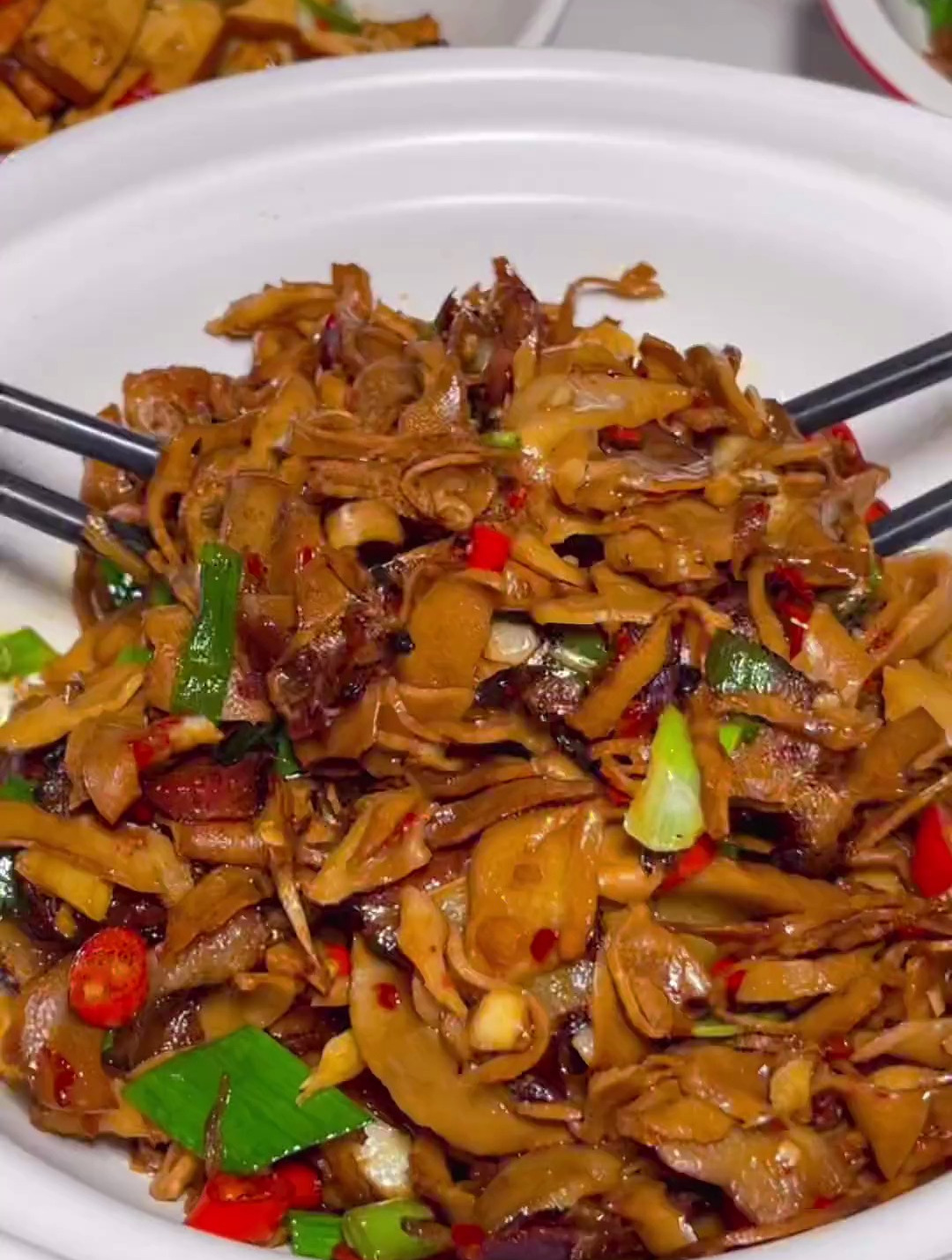 烟笋腊肉,酸辣鸡杂也太费饭了吧