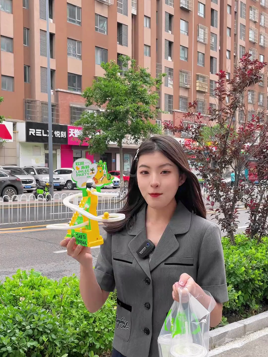 LINLEE手打柠檬茶带着小黄鸭开来唐山了!鸭鸭玩具太好玩了吧!