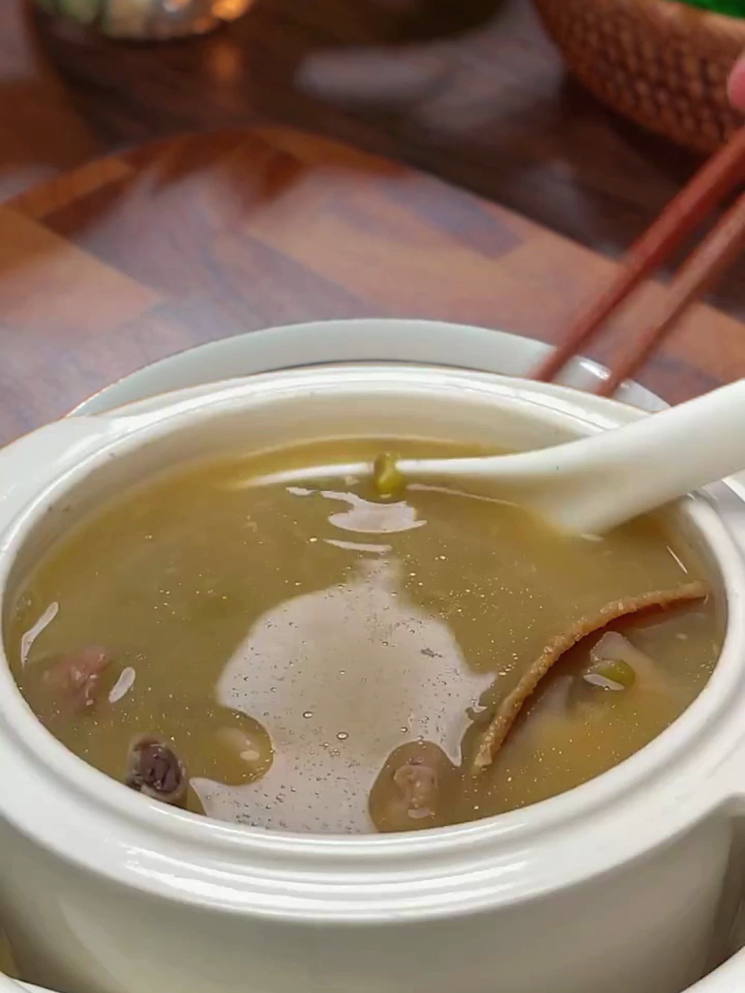 天气炎热嘴巴干,就喝 绿豆老鸭汤 学做菜 好吃不胖健康餐