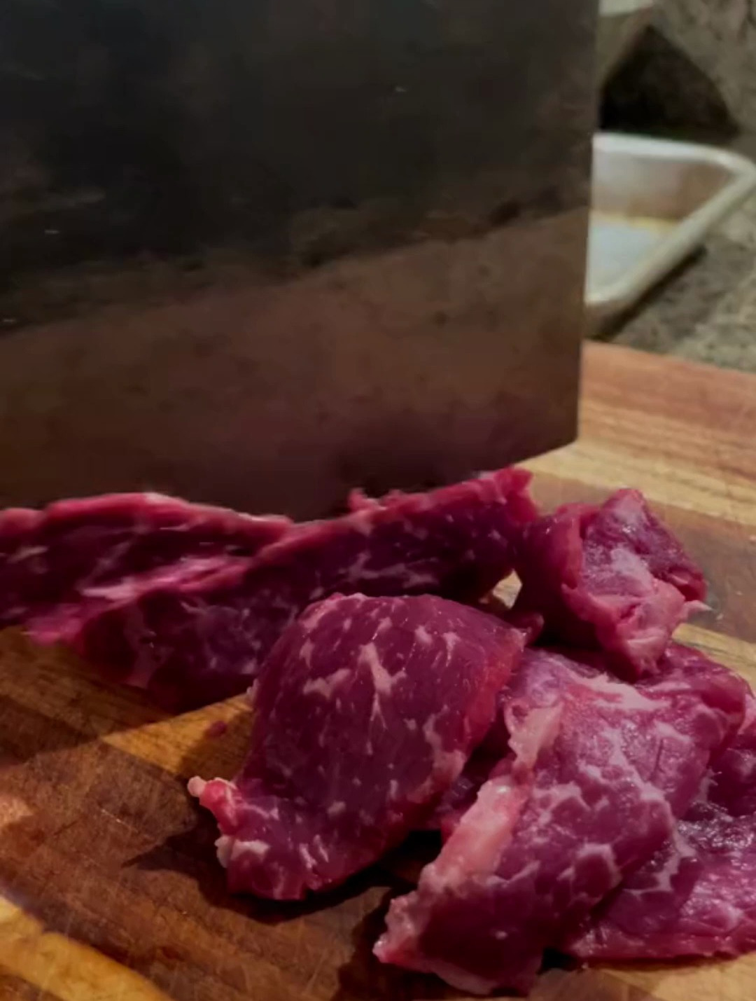 天冷了,在家烹饪美味窝蛋牛肉煲仔饭!