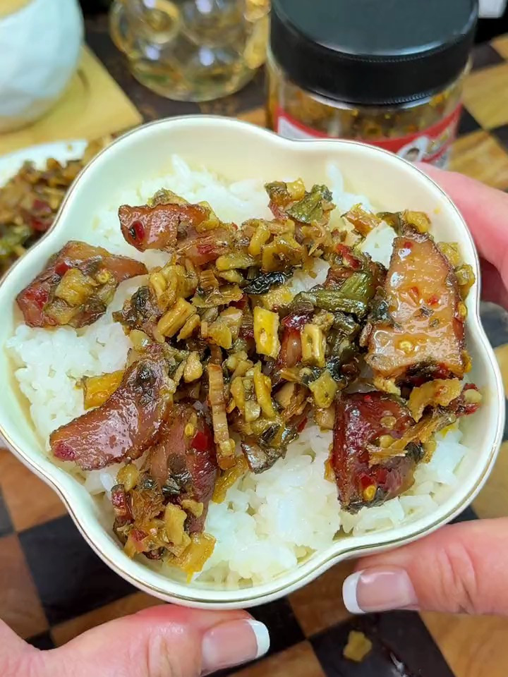 下饭菜还得小味儿外婆菜腊肉,好吃又下饭,真实大块瘦腊肉