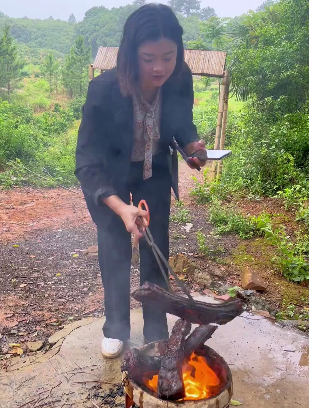 湖南腊扎肉制作工艺,纯五花腊肉纯手工,炒制拌上秘制辣椒粉