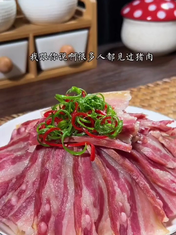 很多人都见过猪肉,但是这么好吃的芋头蒸咸肉你肯定没吃过