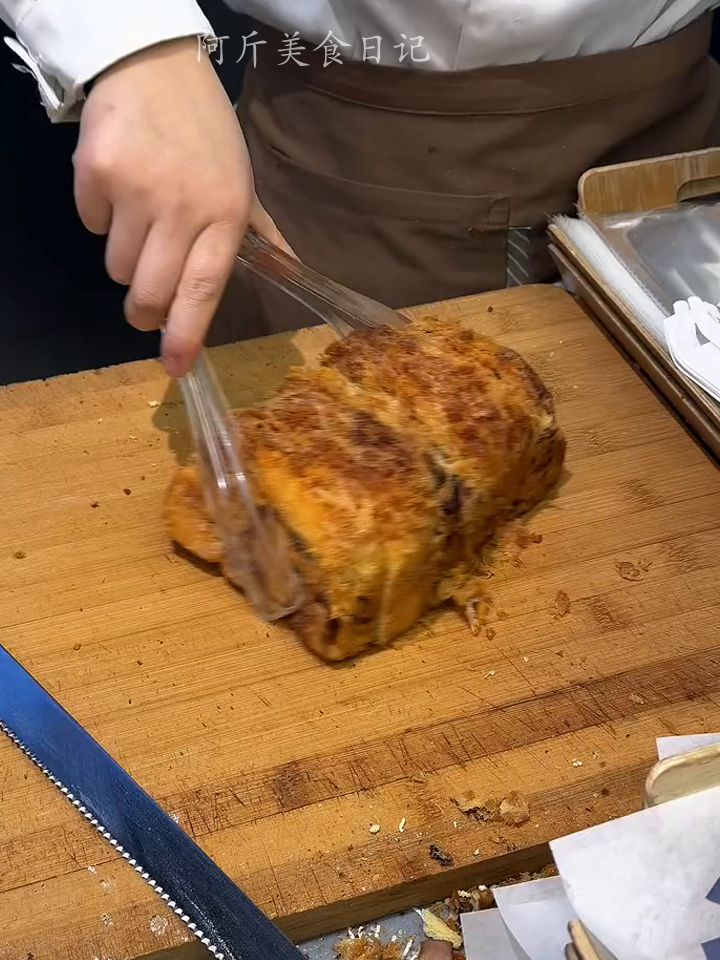 今天吃肉松红豆吐司