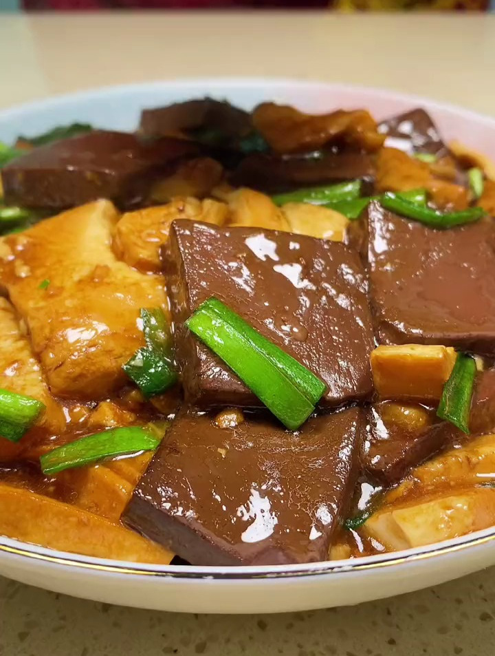 鸭血烧豆腐,简单好吃又家常!