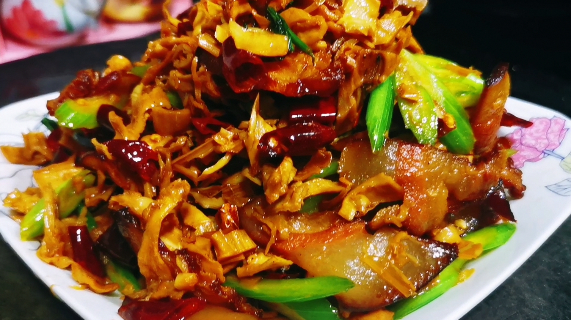 江西风味小笋干炒腊肉,地道的农家下饭菜,蕴藏着妈妈的味道