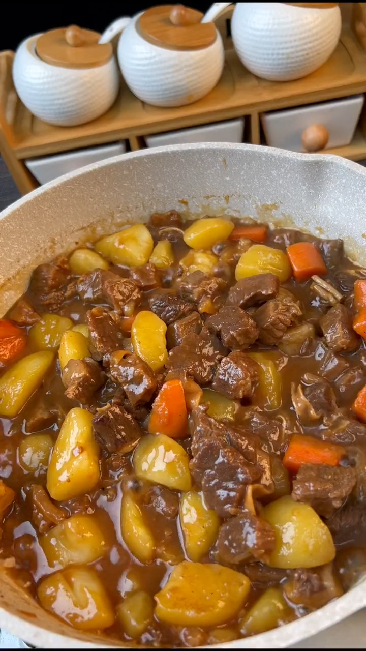牛肉焖土豆……