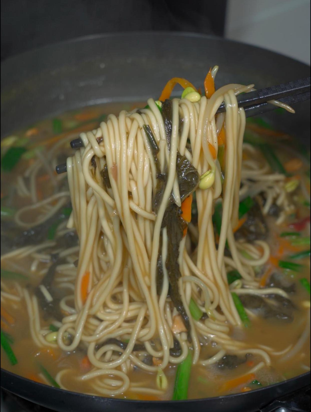 地道的河南特色面食,芝麻叶糊汤面,做法简单百吃不厌
