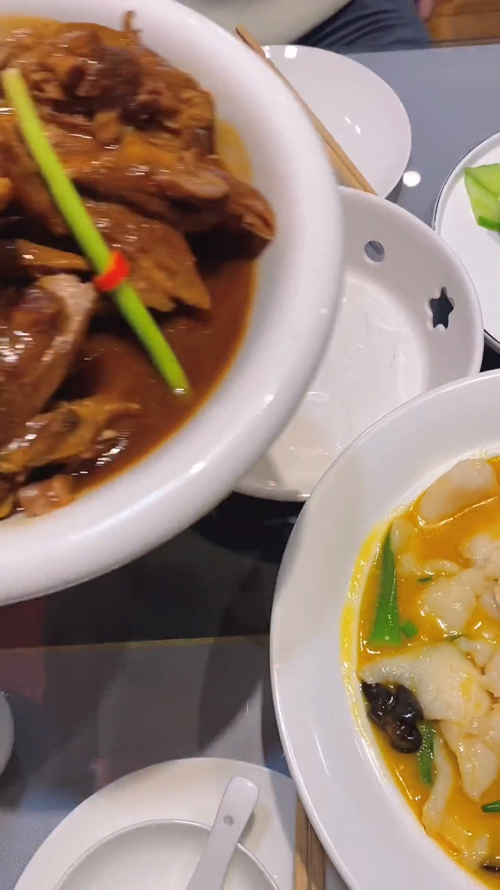 9.9吃这么一大份老汤酱脊骨 这也太过瘾了～