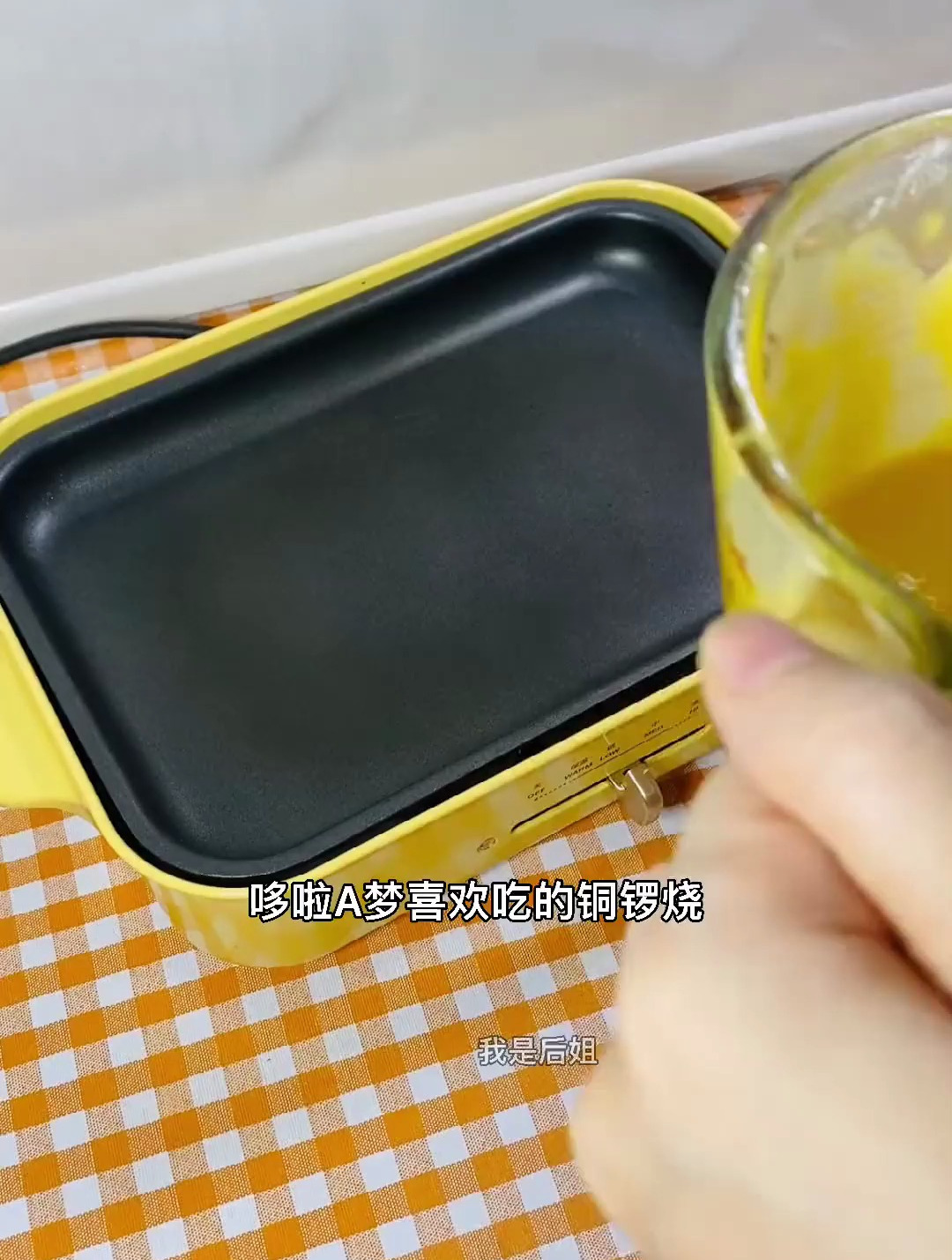 老弟的饭盒,老弟说这鲍鱼焖鸡绝了,就这汤汁能下3碗大米饭