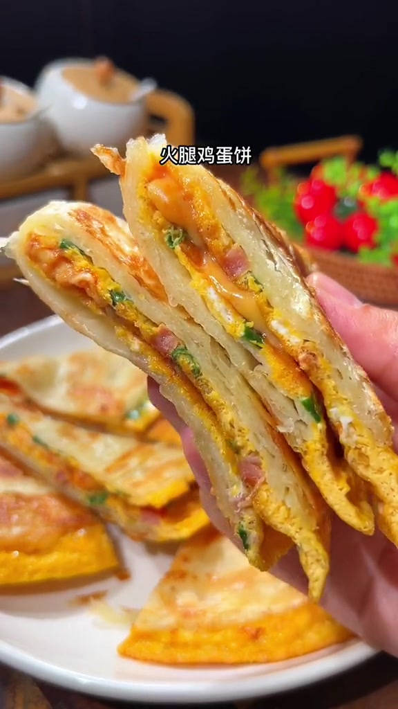 早起五分钟就能搞定的营养早餐,火腿鸡蛋手抓饼,外脆里软