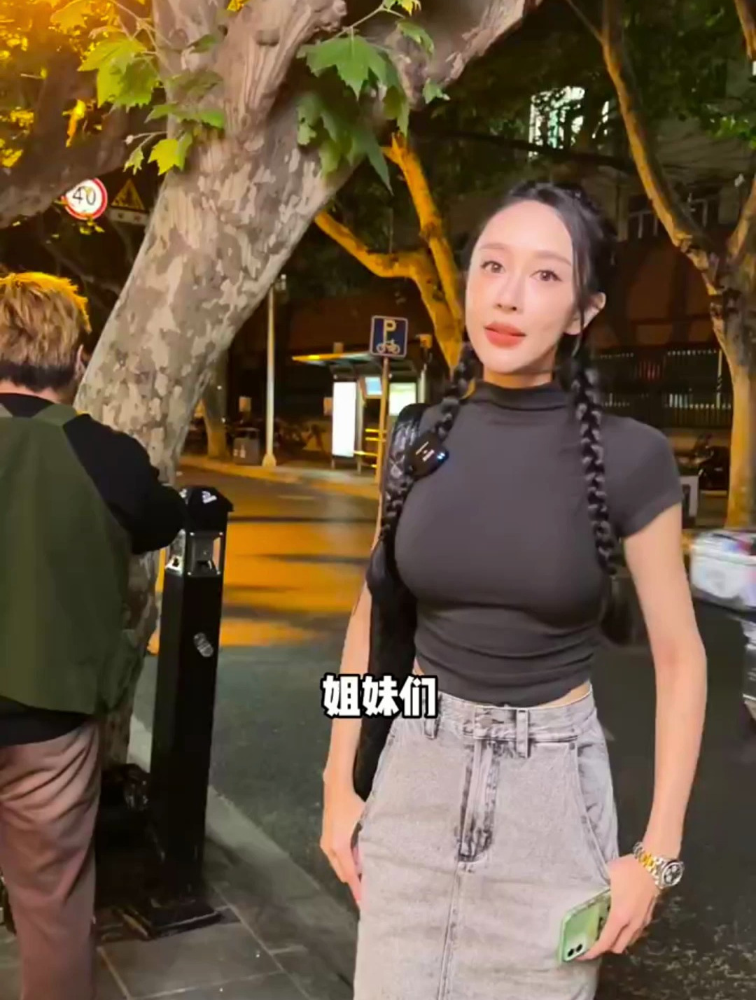 100块在上海最火的街边酒吧,能喝几杯酒?
