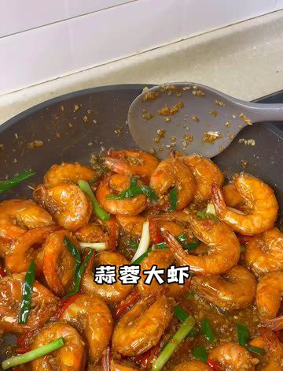 蒜香扑鼻!这油焖大虾好吃到连壳都啃光!