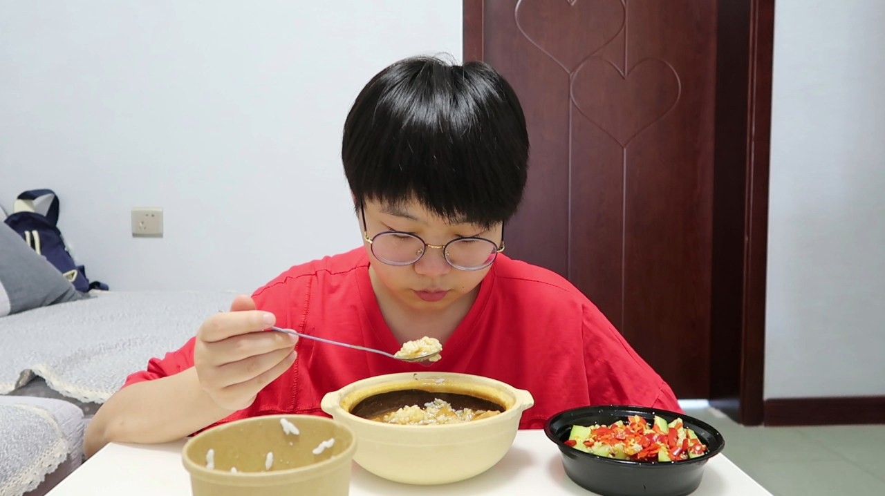 「点份外卖」鲍鱼汁泡饭,老板还送了个砂锅?这也太下饭了吧!