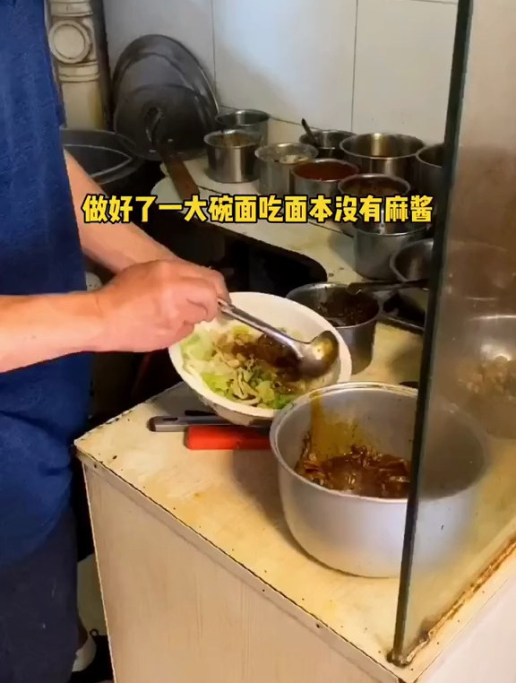 廊坊最暴躁的面馆老头,堪比南京鸡蛋汉堡皇后,吃个面心惊肉跳