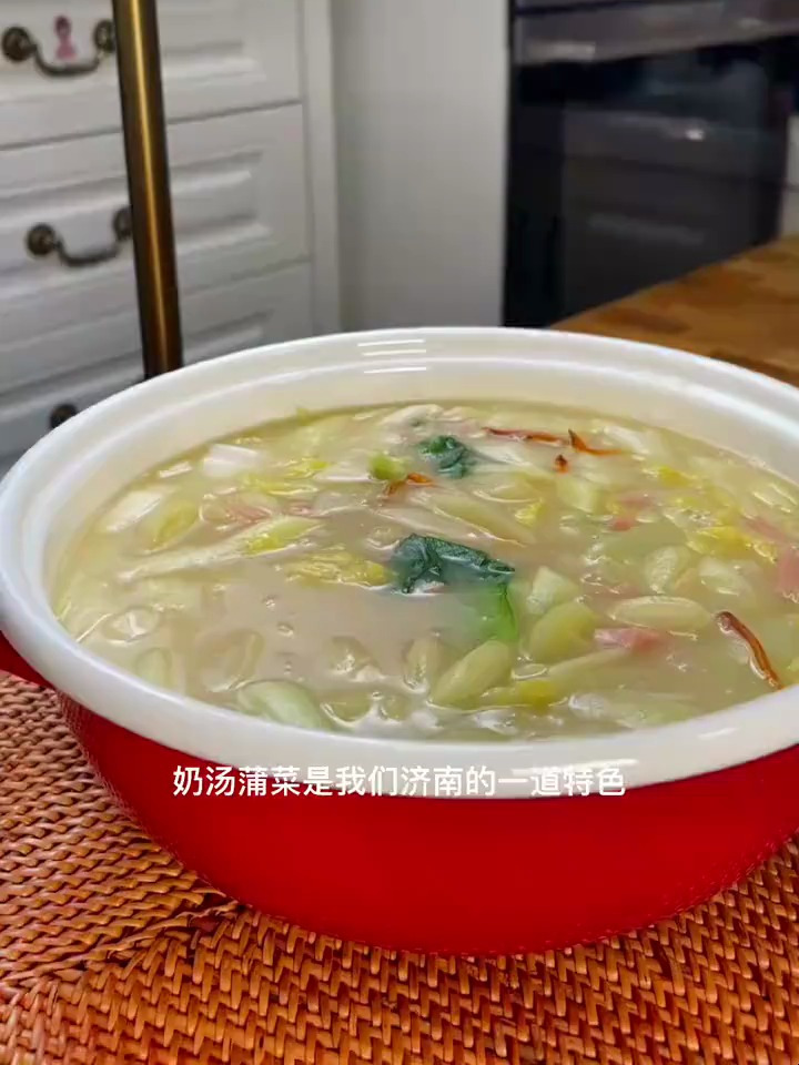 打桶泉水来做老奶汤蒲菜