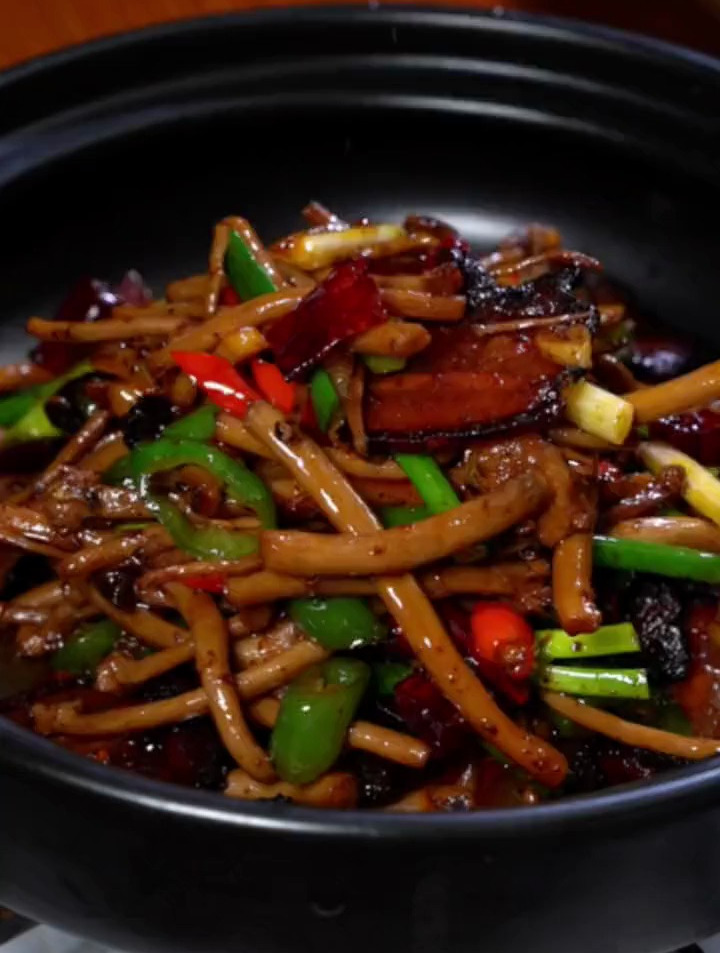 像我这样做的干锅茶树菇,好吃下饭家人都喜欢吃