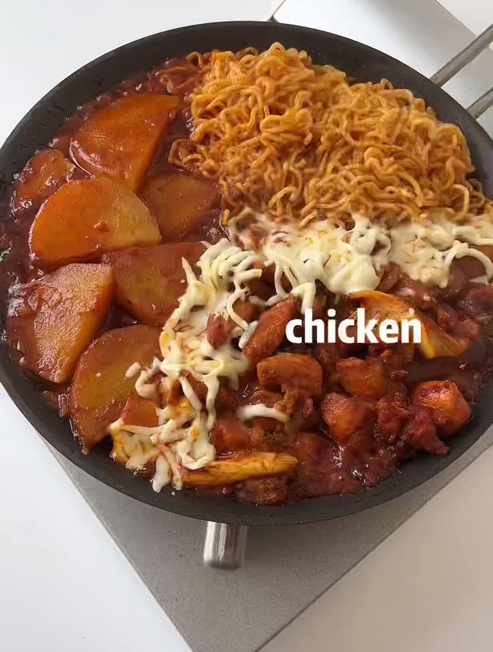 聚会料理 甜辣拉丝芝士春川鸡 太过瘾了 -