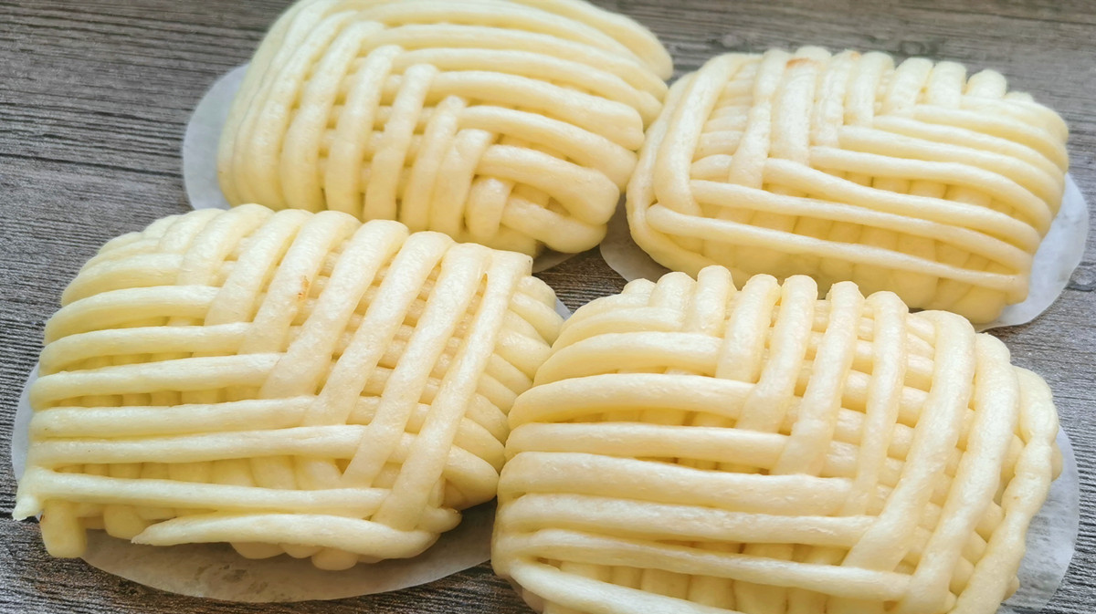 特别的豆沙包,蓬松暄软,豆沙软绵香甜,可以多做一些冷冻当早餐