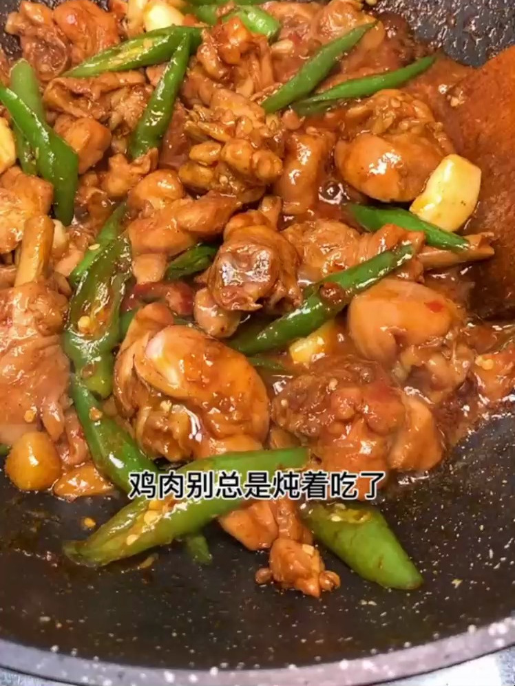 鸡肉你别总是炖着吃了,简简单单又美味的炒鸡块你一看就能学会