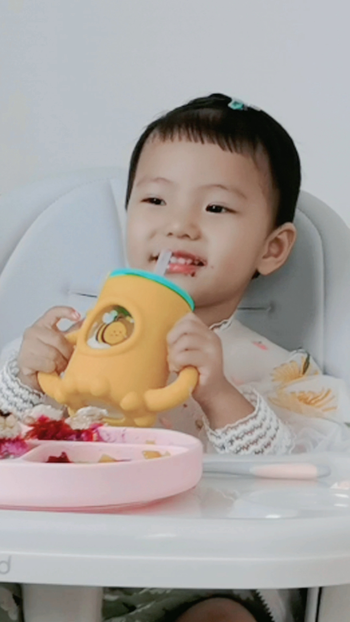 喝水、喝奶、喝果汁,娃都吵着用这个杯子,这款章鱼牛奶杯真心绝绝子