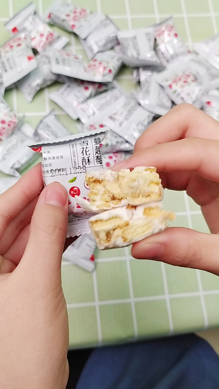 回购的蔓越莓雪花酥终于到了~奶香十足,甜度刚好,真是太好吃了