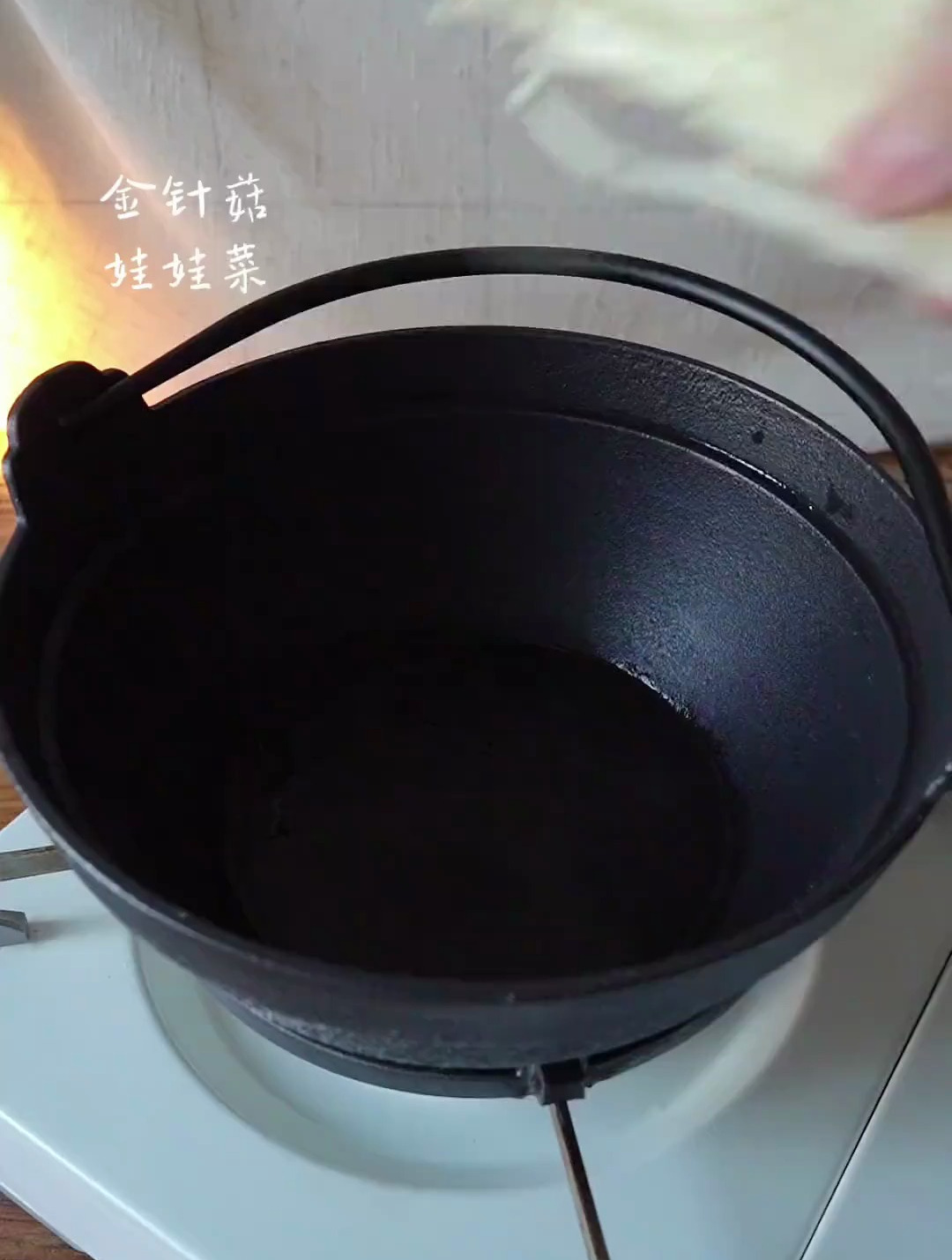 这个冬天当然要来一锅五花肉泡菜汤。暖呼呼热腾腾。好吃